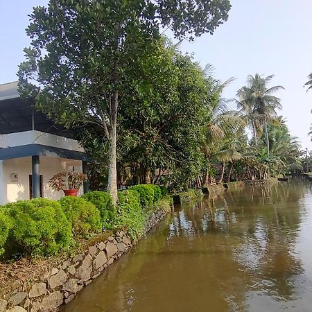 Valentine'S Rice Bowl Home Stay Alappuzha Exterior photo