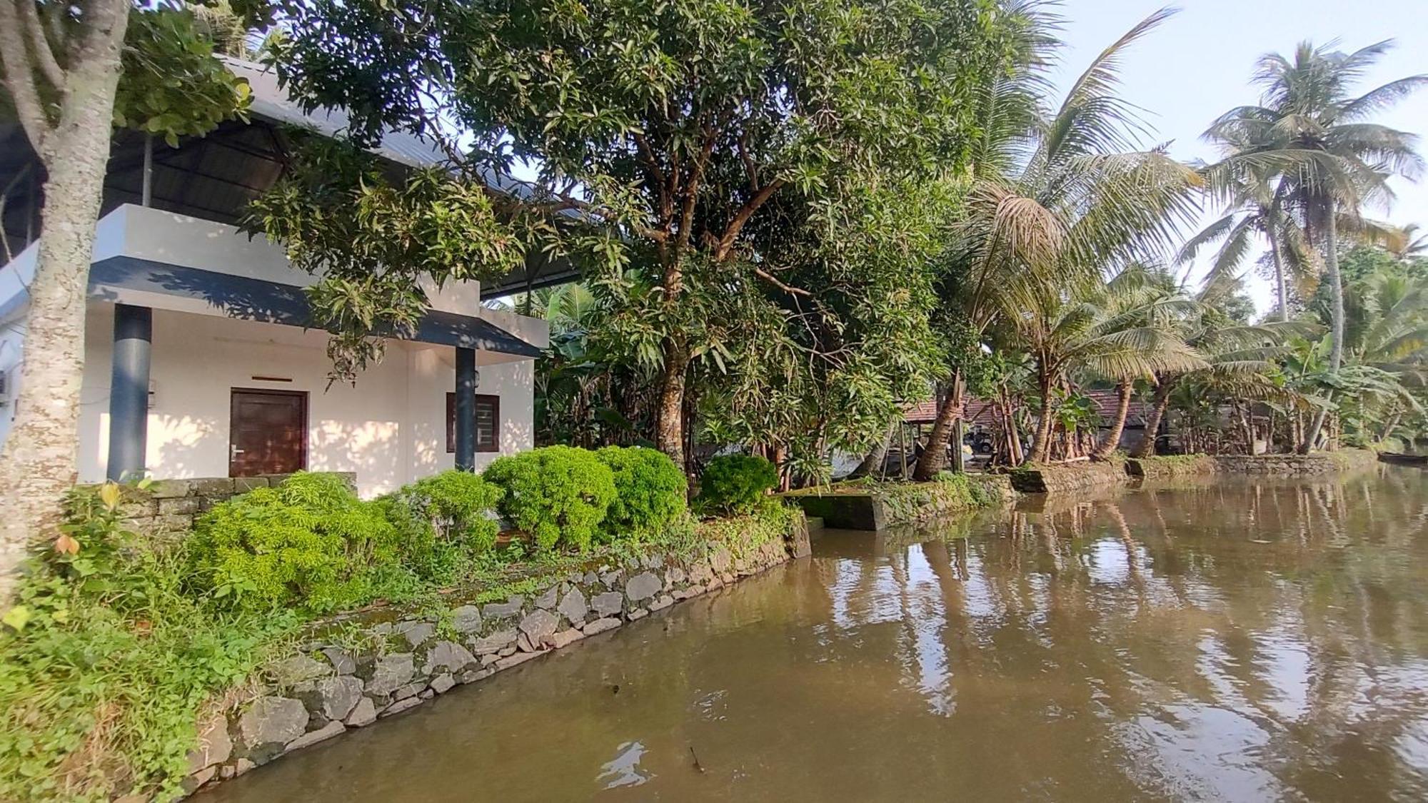 Valentine'S Rice Bowl Home Stay Alappuzha Exterior photo